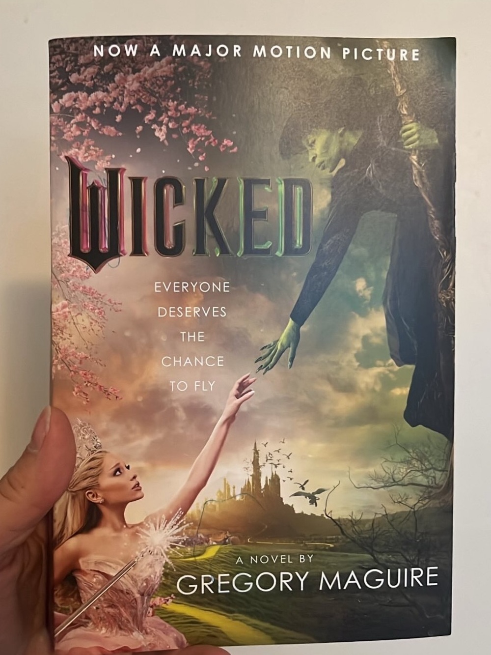 Wicked by Gregory Maguire - Fantasy Novel (Green, Pink)